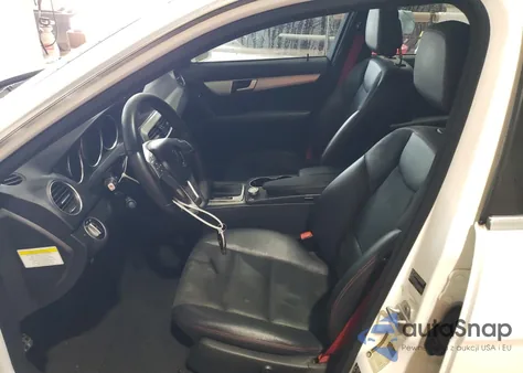 2013 Mercedes-Benz C 300 4Matic из США, поврежденный, VIN WDDGF8AB9DR260965